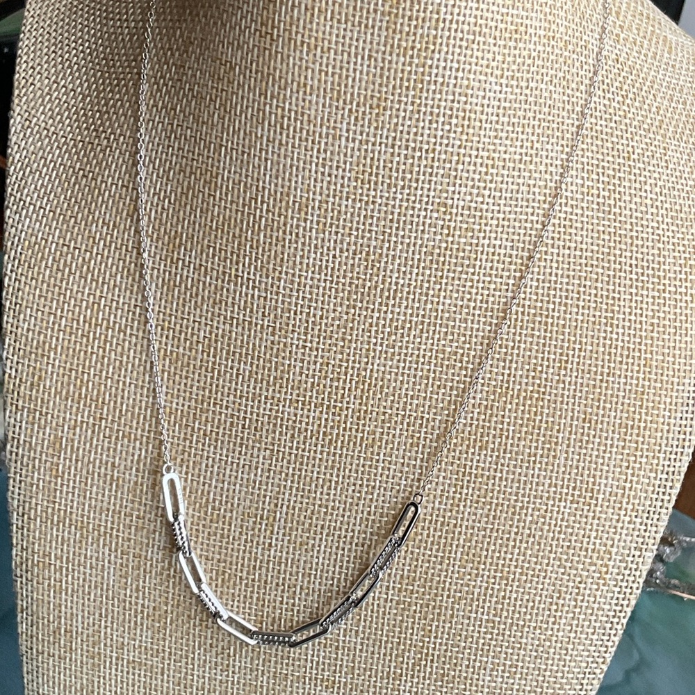 Beautiful and elegant 925 Silver Necklace with diamonds